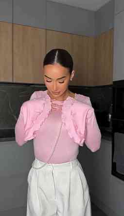 Женский лонгслив с акцентными воланами на рукавах плотная вискоза Розовый Одесса