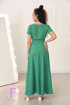 Летнее длинное платье с короткими рукавами 