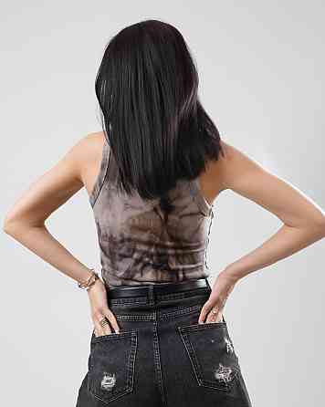 Облягаюча майка тай-дай 