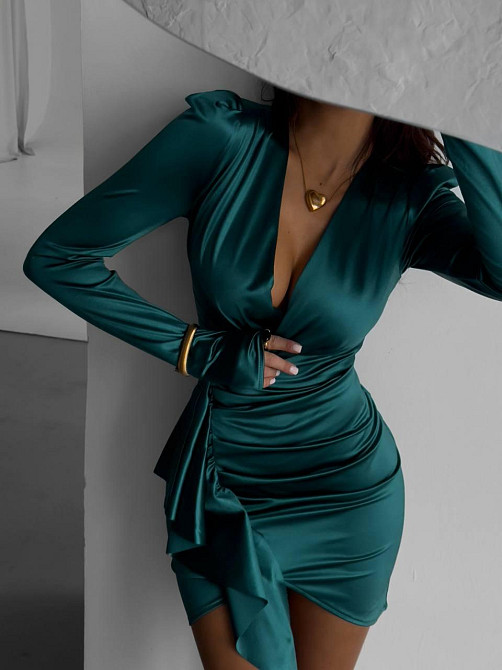 Жіноче привабливе мініплаття з драпіруванням із королівського атласу. Смарагдовий, 46/48 Одеса - фото 1
