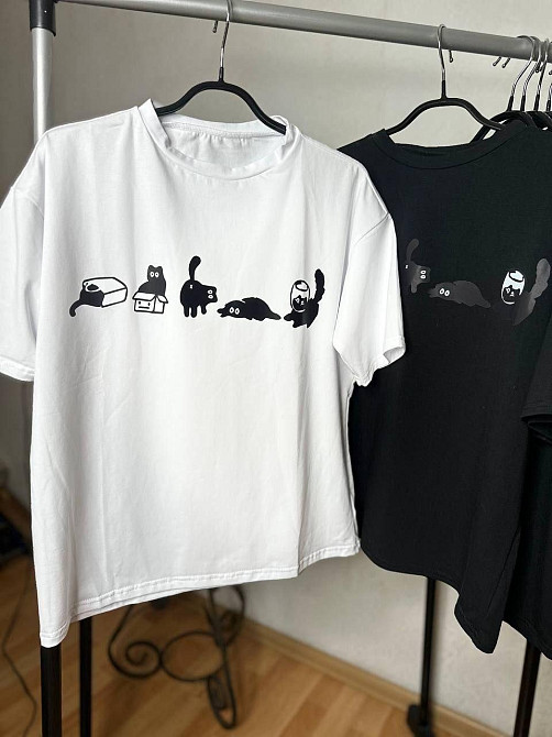 Женская стильная оверсайз футболка с минималистичным принтом котов кулир Одесса - изображение 3
