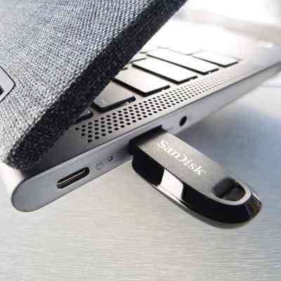 USB флеш накопичувач SanDisk 32GB Ultra Curve Black USB 3.2 (SDCZ550-032G-G46) Вінниця