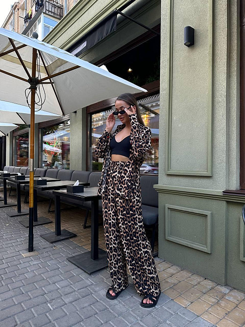 Женский стильный повседневный костюм леопардовый штапель принт Одесса - изображение 4