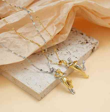 Серебристый кулон «Объятия пары» на цепочке – символ любви Киев