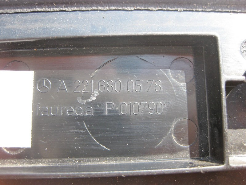Mercedes-Benz  A2216800578 9E71 Чорна накладка - кришка речового відділення в панелі приладів торпеді S-Class W221 Одесса - изображение 3