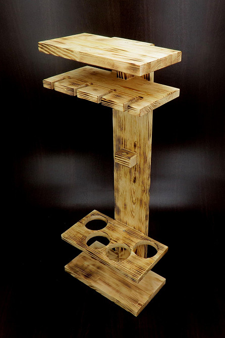 Настенная винная полка 