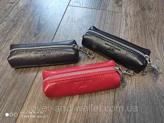 Ключница бочонок длинная из натуральной кожи на молнии красного цвета ST Leather Киев