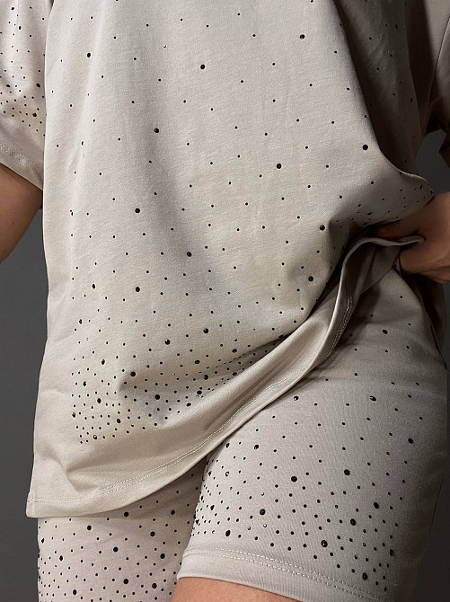 Костюм жіночий Aidin 11-3 оверсайз футболка з шортами з камінцями бежевий, бежевий, one size Київ - фото 8