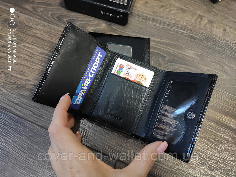 Маленький лаковий жіночий гаманець з натуральної шкіри чорного кольору Nicole Київ - фото 4