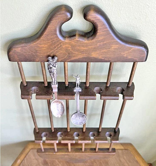 Полка для коллекции ложек 