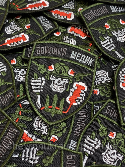 Шеврон боевой медик (Форма щит. На липучке) Размер 9x7см Киев - изображение 2