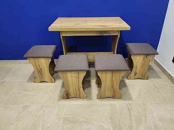 Стол на кухню и 4 мягких табурета (комплект) / Дуб Флагшток Львов