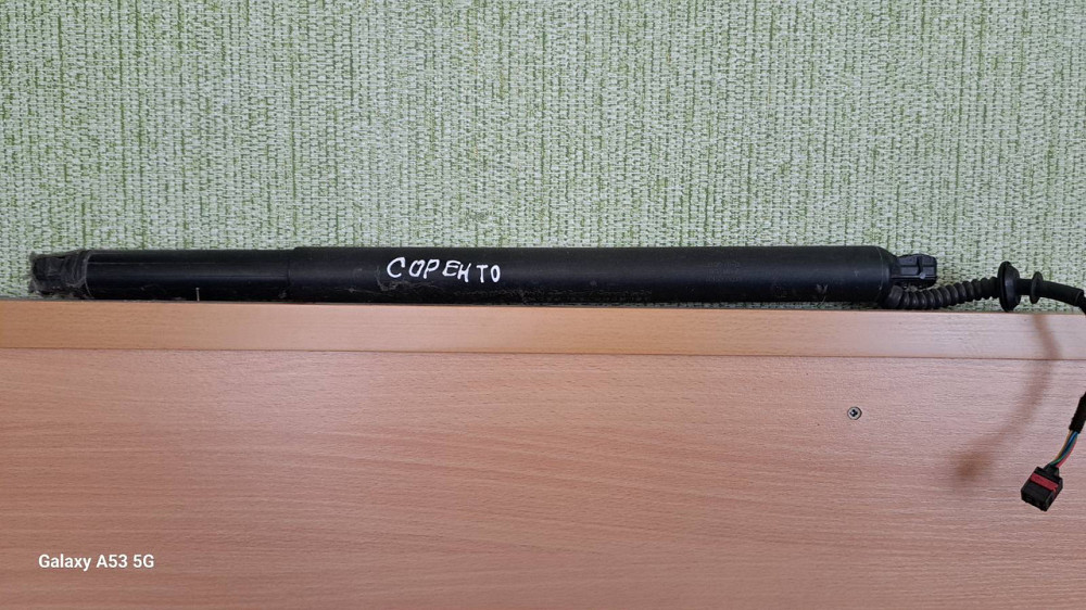 Электроамортизатор крышки багажника для Kia Sorento 2015–2021 годов. Киев - изображение 1