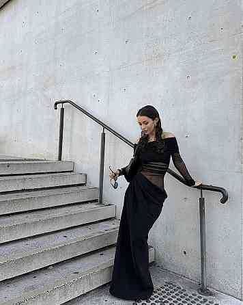 Жіноча елегантна приваблива максі- сукня з відкритими плечима Одеса