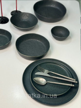 Тарілка чорна кераміка 28,5*2 см "Шайні-дот" 101-0409 для дому та ресторанів Київ