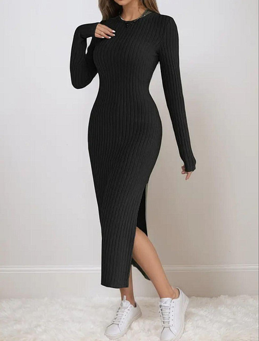 Платье с разрезом на ноге черный М Киев - изображение 1