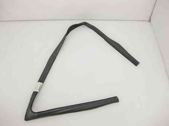 Mercedes-Benz  A2517250125 Ущільнювач опускного скла передніх лівих дверей R-Class W251 Одеса