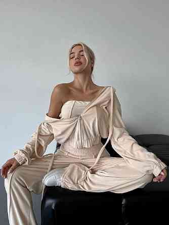 Женский прогулочный плюшевый костюм тройка: кофта топ и штаны велюр-плюш Бежевый, 46/48 Одесса