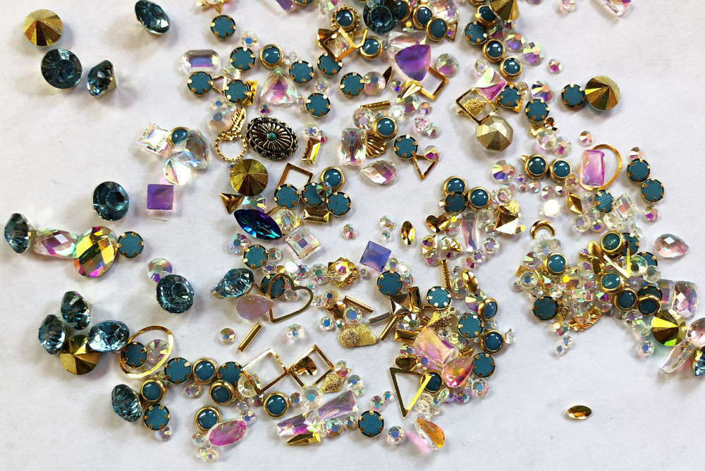 Стрази Swarovski мікс різні розміри і форми + формочки різних форм (1400 шт) АВ , сині й лілові. Київ - фото 1