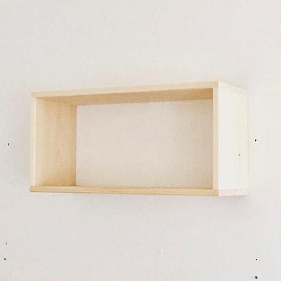 Настенная книжная полка 