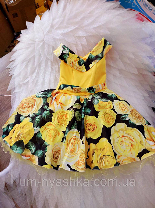 Пышное нарядное платье в горох в стиле 