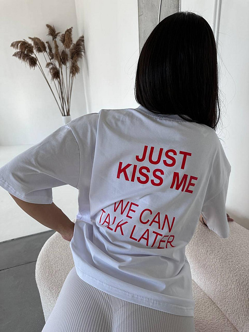 Белая оверсайз футболка с надписью на спине just kiss me, 42-46 Лубны - изображение 2