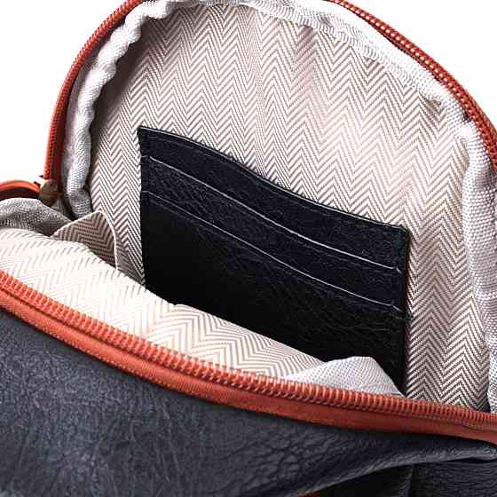 Зручна жіноча сумка через плече з отвором для навушників з екошкіри Чорний (Vintage) Київ