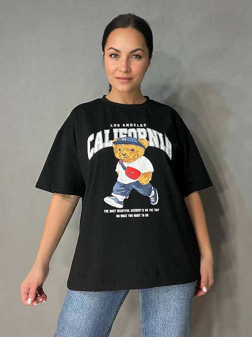 Футболка жіноча 25125 A-N оверсайз подовжена вільний крій з принтом ведмедик напис CALIFORNIA one size, чорний, one size Київ - фото 17