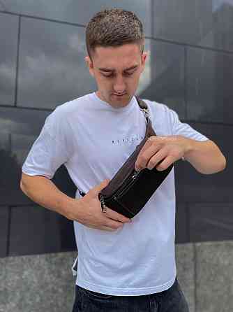 Коричневая мужская сумка через плечо бананка из натуральной кожи Киев