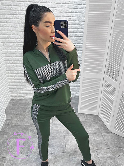 Демисезонный прогулочный костюм из трикотажа 