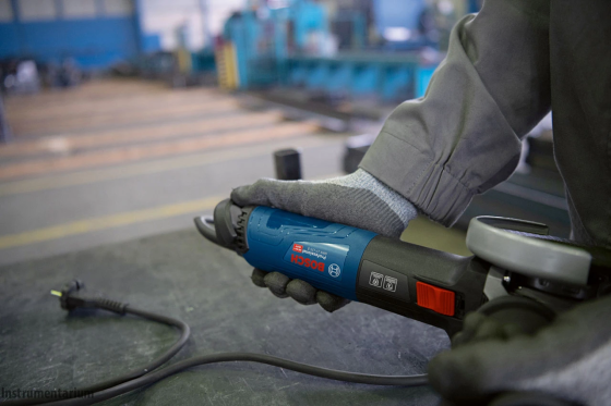 Профессиональная болгарка Bosch GWS 17-125 S: 1700 Вт, диск 125мм, с регулировкой оборотов Киев