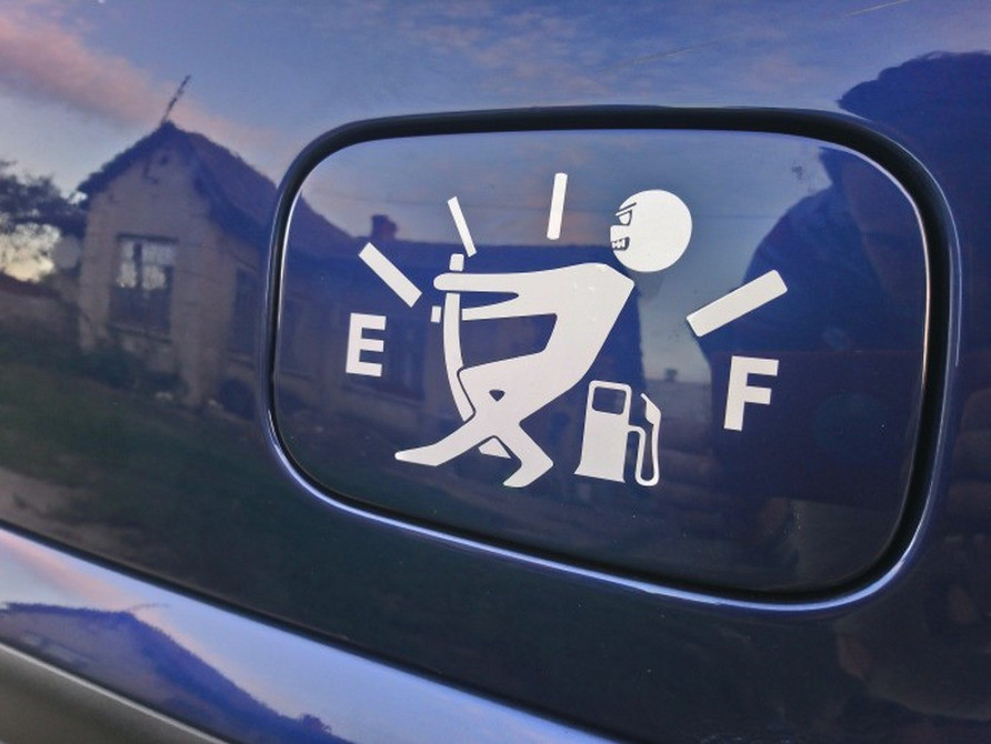 Наклейка на кришку бака авто Біла світловідбивна Київ - фото 7