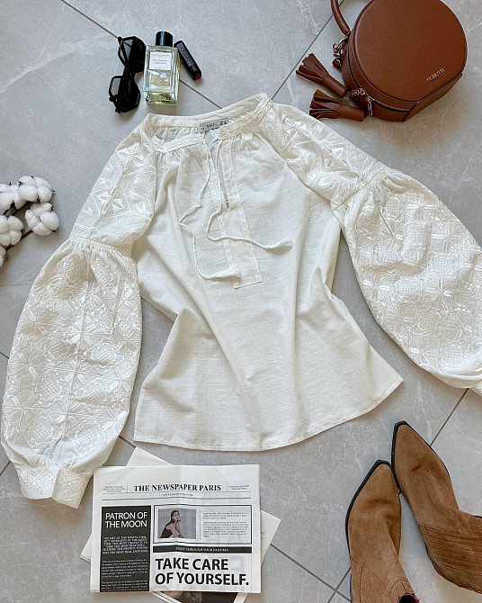 Женская современная вышиванка с белой вышивкой хлопка 46 Одесса - изображение 8