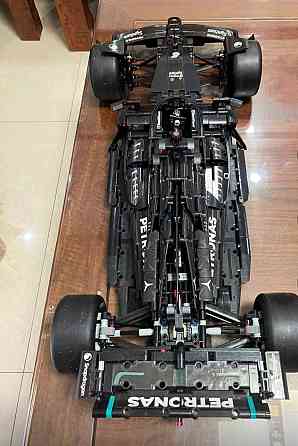 Конструктор машинкаTechnic Mercedes-AMG F1 W14 E Performance в масштабе 1:8 на 1642 деталі болід мерседес чорн Київ