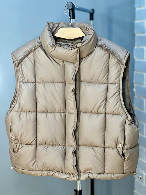 Жилетка женская Lady Yep 9039 стеганная короткая вставка из экокожи на спине капучино, капучино, 46 Киев - изображение 13
