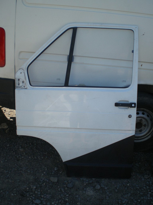 Двері передні Opel Arena 1980-1999 Ковель - фото 1