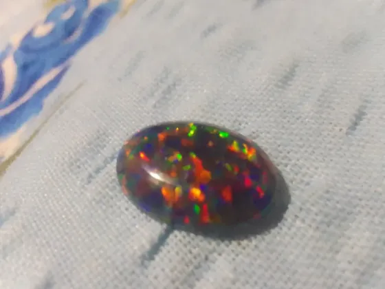 Штучний райдужний опал. Київ