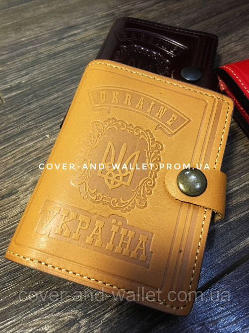 Шкіряна обкладинка на id паспорт та водійські документи на кнопці жовтого кольору ST Київ - фото 2