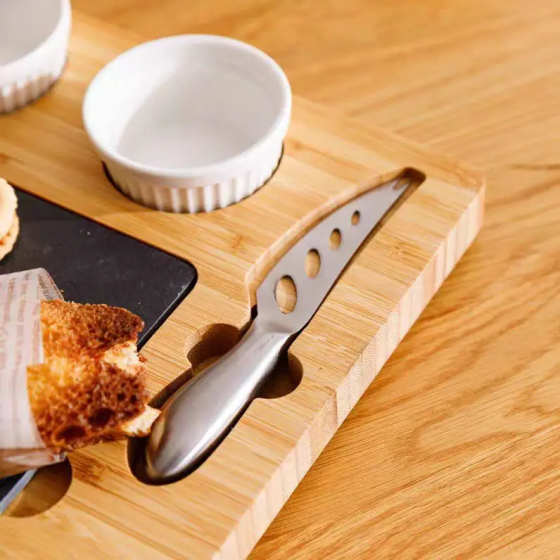 Дошка для сиру і закусок бамбукова з ножем і соусниками, менажниця дерев'яна для нарізки 34×24×2.5 см Кам'янець-Подільський