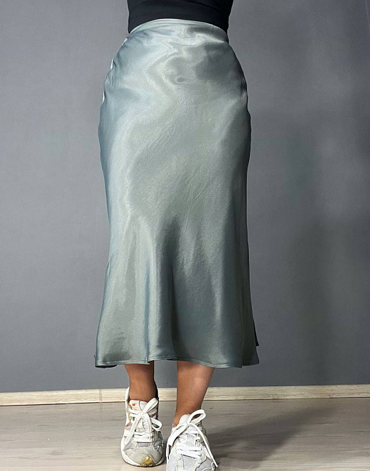 Спідниця жіноча Mix Ray 4093 на резинці атласний шовк косий крій середня довжина сіра, сірий, M Київ - фото 1