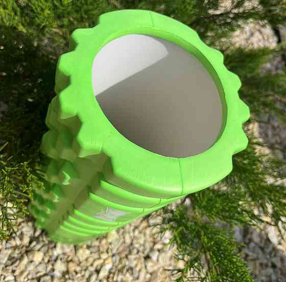 Масажний ролик (роллер) PowerPlay 4342 Massage Roller Зелений (30x10см.) Кам'янське