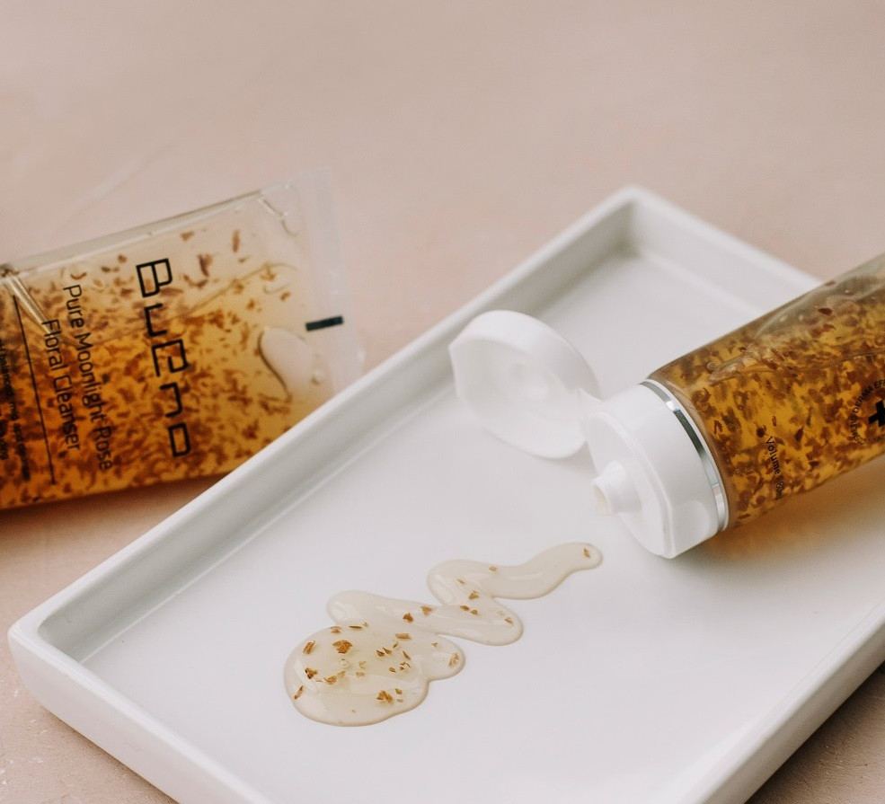 Глубоко очищающий гель с экстрактом розы Pure Moonlight Rose Floral Cleanser Bueno 80 мл Киев - изображение 3