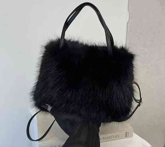 Маленька сумочка зі штучного хутра Чорна Смела