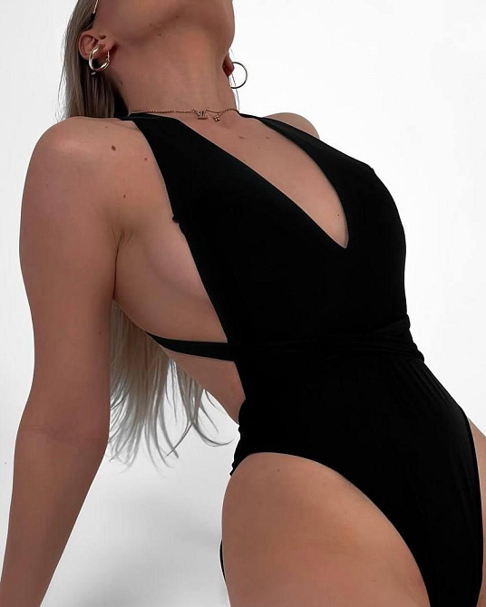 Женский закрытый базовый купальник из итальянского бифлекса Одесса - изображение 1