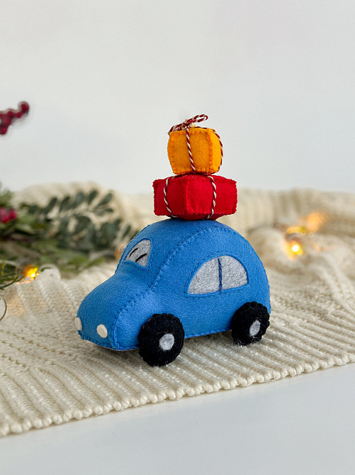 Новорічна ялинкова іграшка з фетру ручної роботи Машинка з подарунками 11 см Київ - фото 6