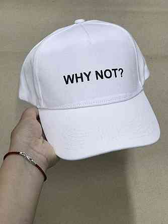 Белая бейсболка с надписью - 