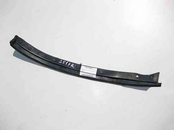 Mercedes-Benz  A2517200678 Ущільнювальна гумка передніх дверей до правого крила R-Class W251 Одеса