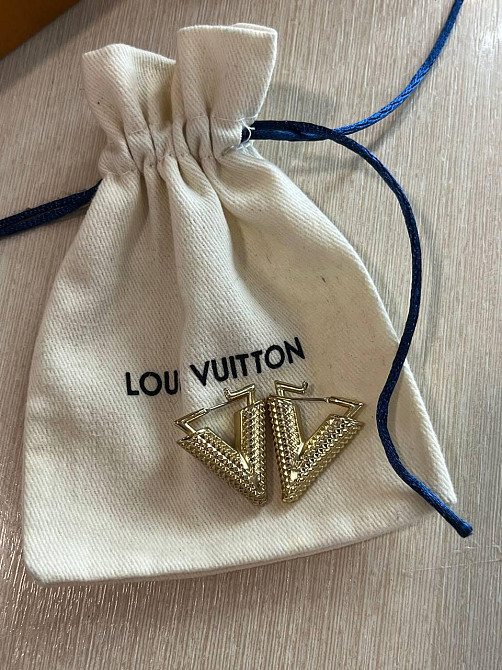 Луї Віттон сережки / Louis Vuitton сережки у формі трикутника Одеса - фото 2