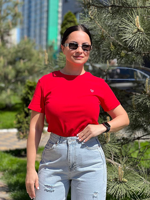 Футболка жіноча A-N 911-12 базова маленька вишивка серце середньої довжини one size червона, червоний, one size Київ - фото 19