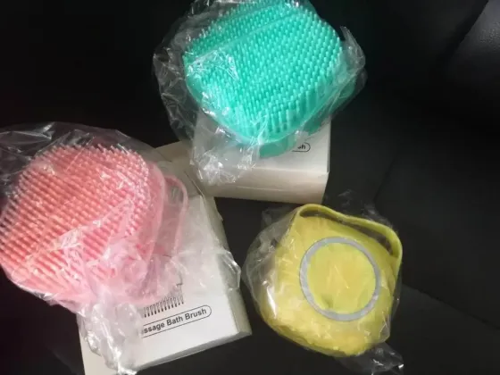 Детская силиконовая массажная мочалка губка для ванны с дозатором Коломыя